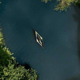 Das Papierboot, Skulptur